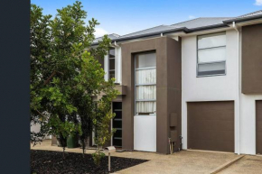 Beach Retreat- Christies Full home